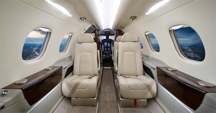 Embraer Phenom 300 - Light Jet