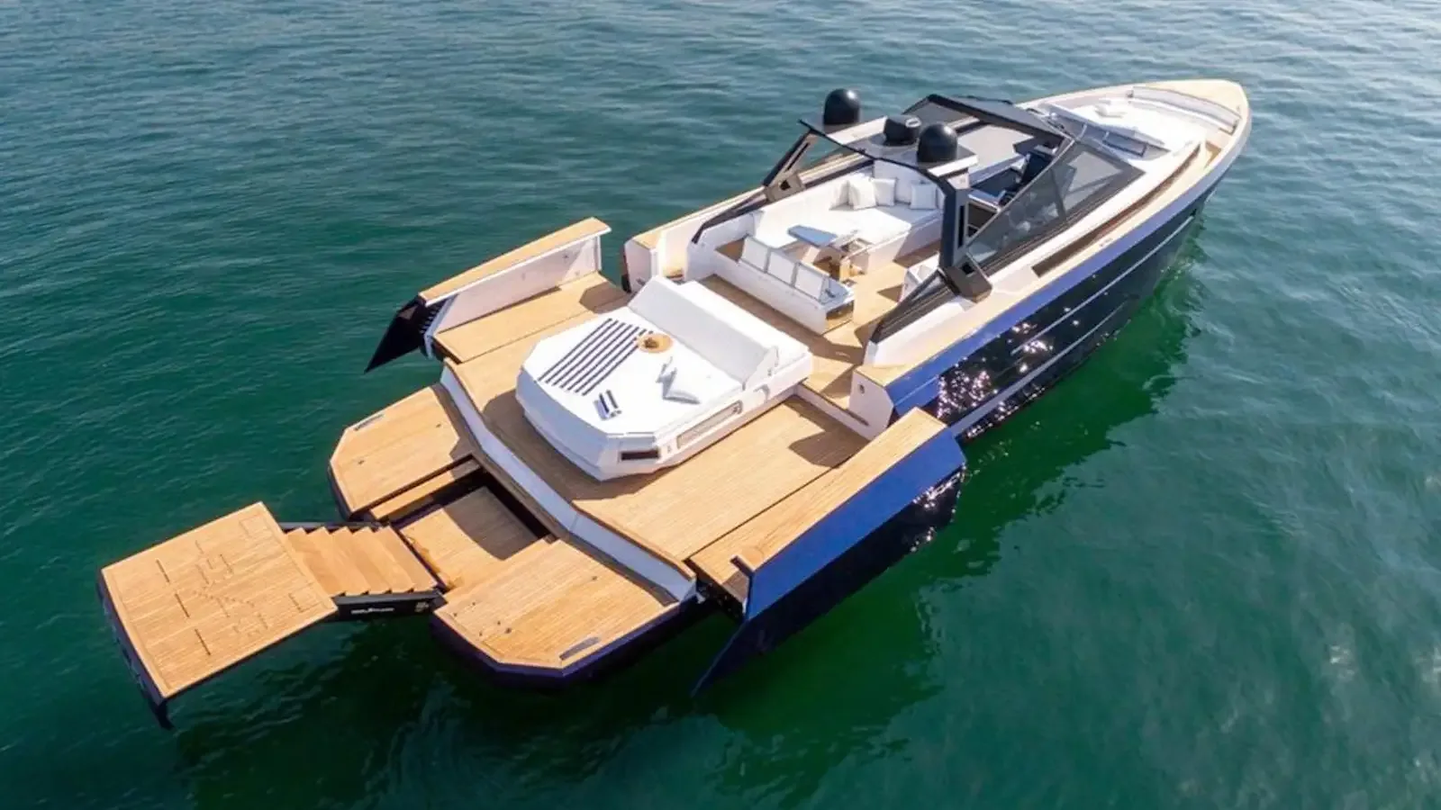 Photo 2 of yacht Absolem - EVO R6 18m walkaround day-boat
