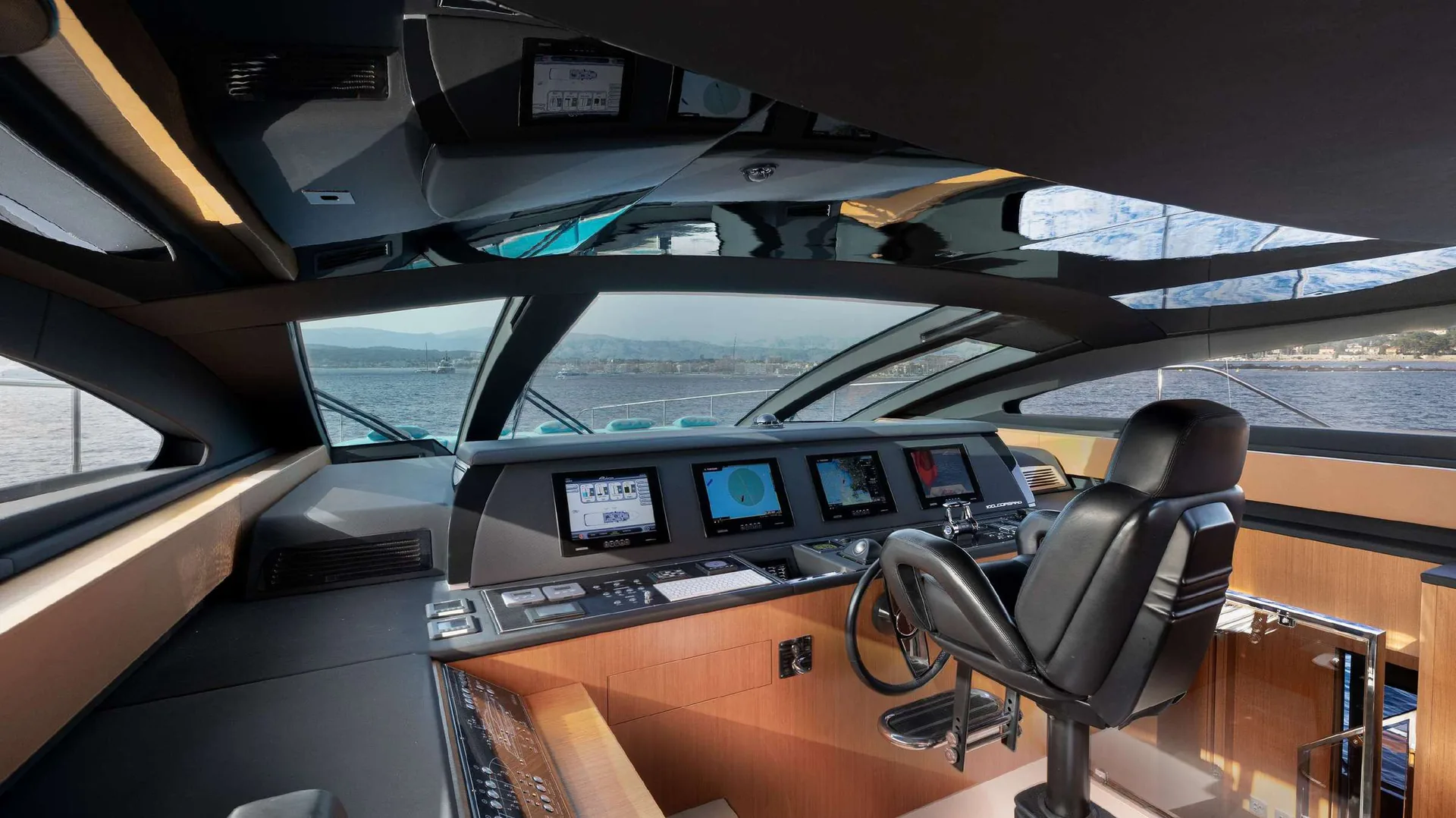 Photo 11 of yacht Ariyas - Riva 100' Corsaro 30m flybridge