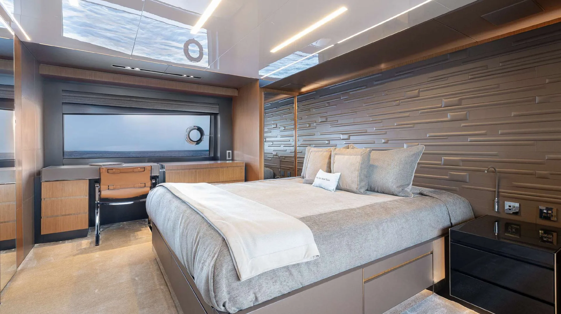 Photo 18 of yacht Ariyas - Riva 100' Corsaro 30m flybridge