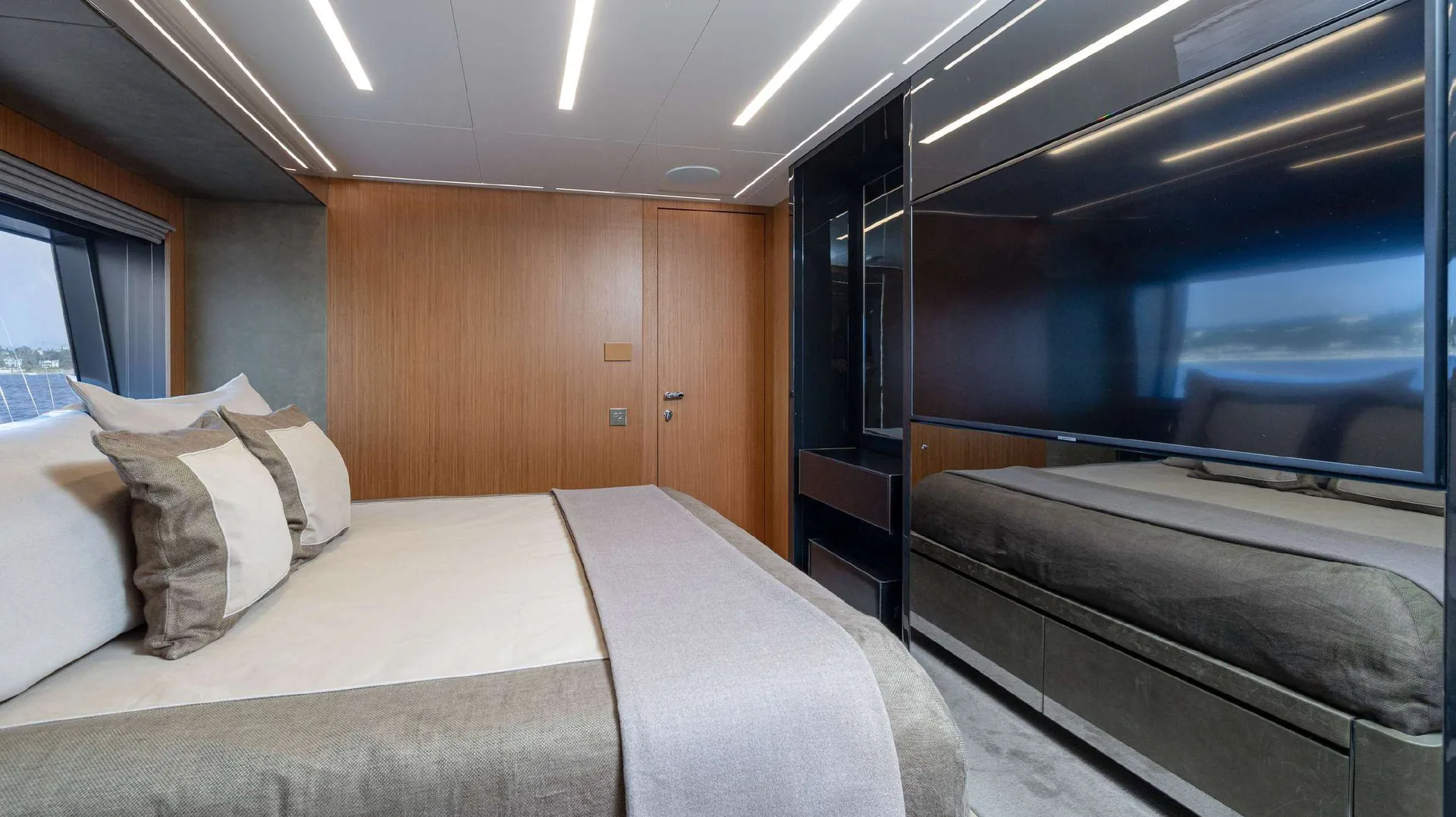 Photo 23 of yacht Ariyas - Riva 100' Corsaro 30m flybridge