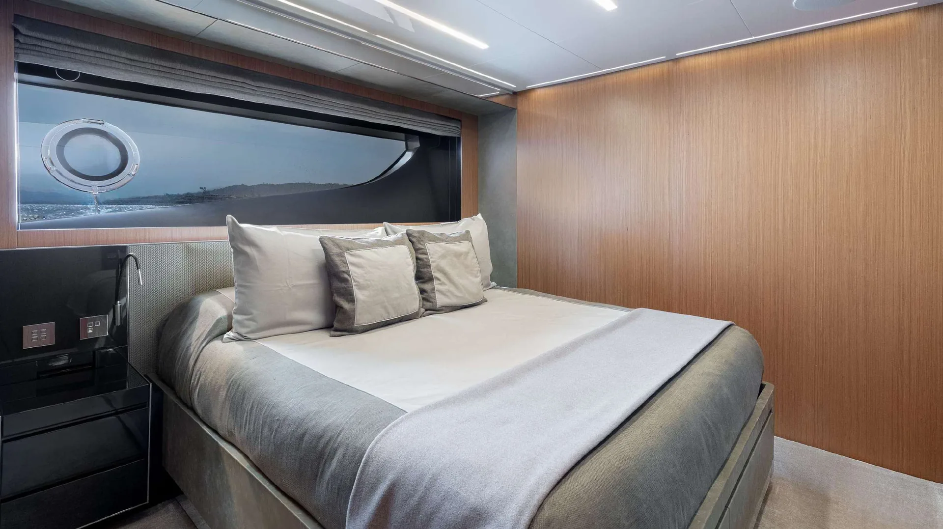 Photo 25 of yacht Ariyas - Riva 100' Corsaro 30m flybridge