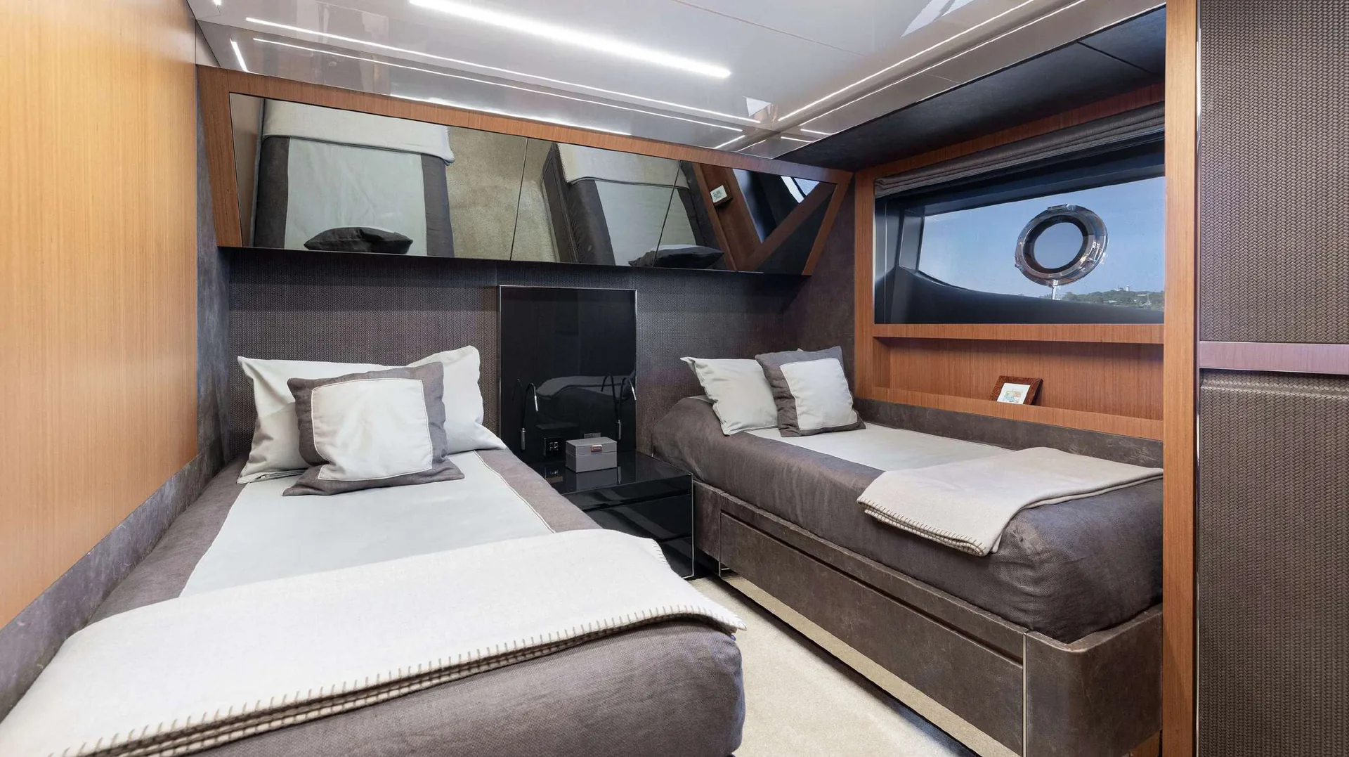 Photo 27 of yacht Ariyas - Riva 100' Corsaro 30m flybridge