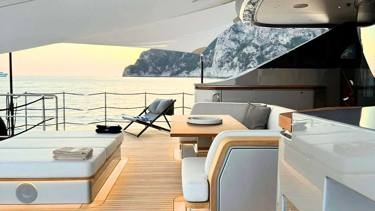 Photo 12 of yacht Cosmico - Benetti Oasis 40M brand new 2024
