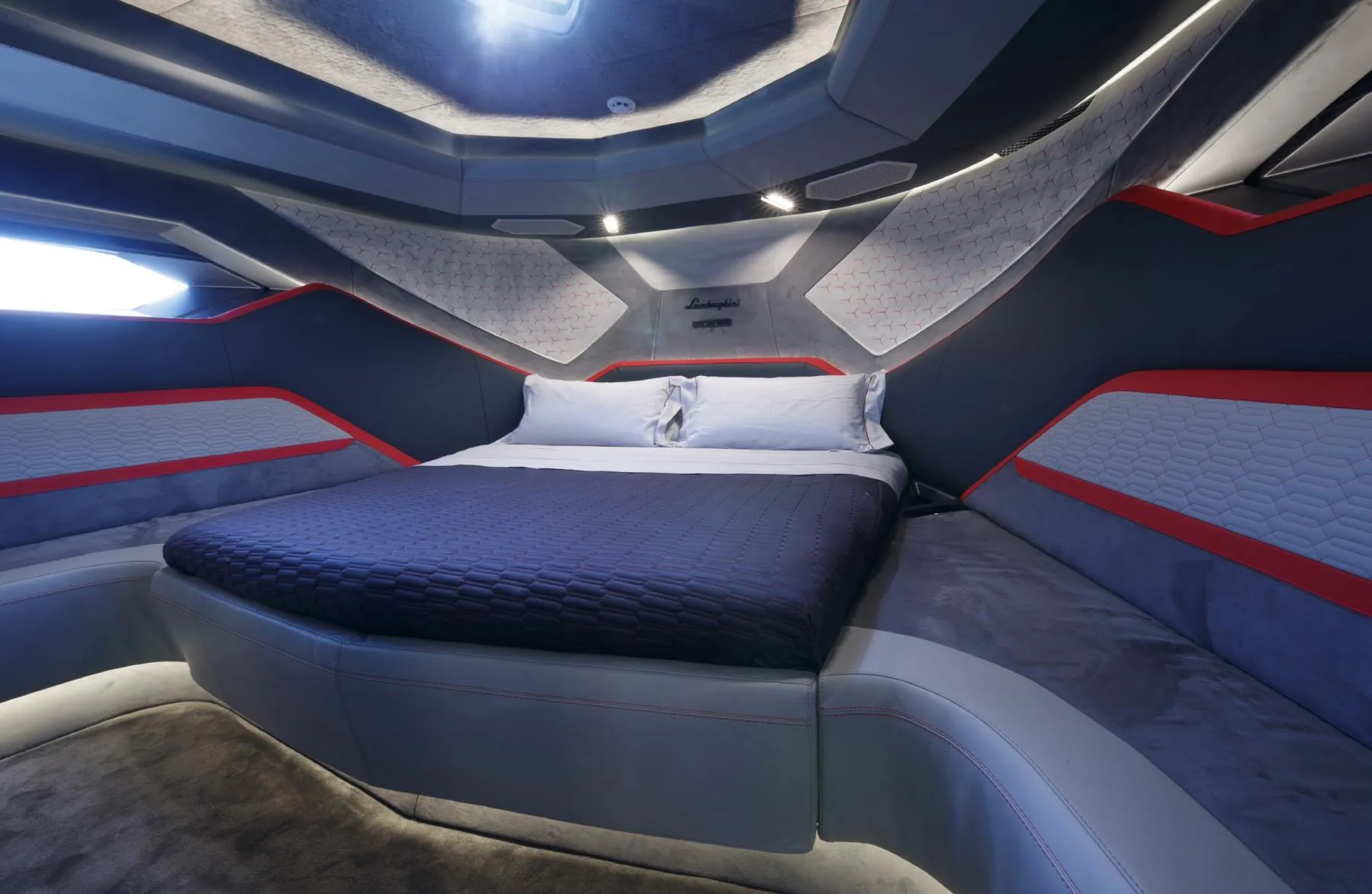 Photo 10 of yacht Fast One - Tecnomar for Lamborghini 63