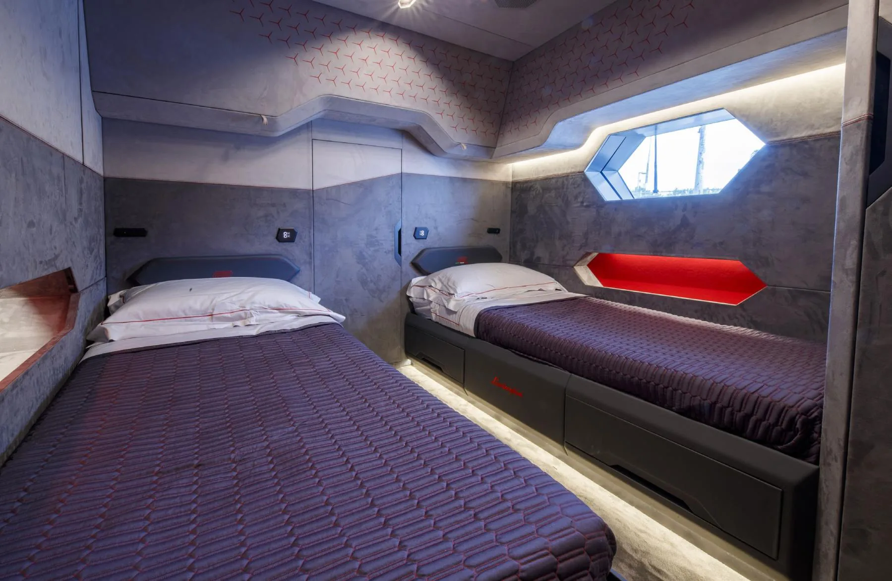 Photo 11 of yacht Fast One - Tecnomar for Lamborghini 63