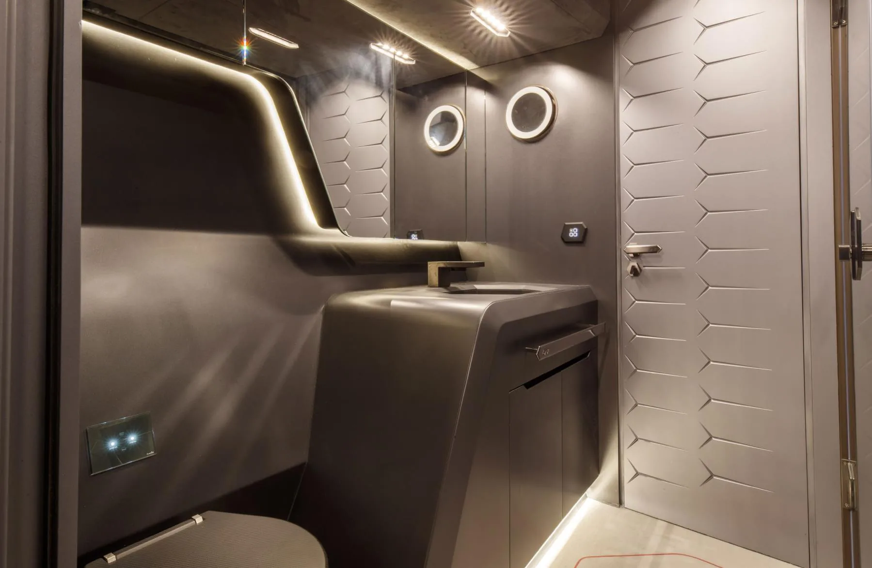 Photo 12 of yacht Fast One - Tecnomar for Lamborghini 63