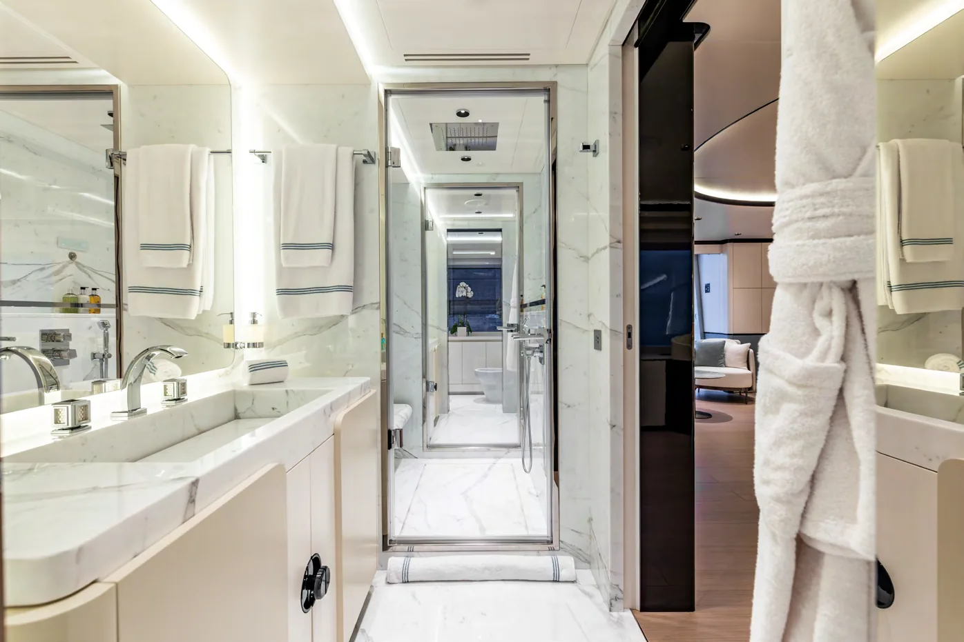 Photo 16 of yacht Felicita - Mangusta Oceano 50 charter superyacht