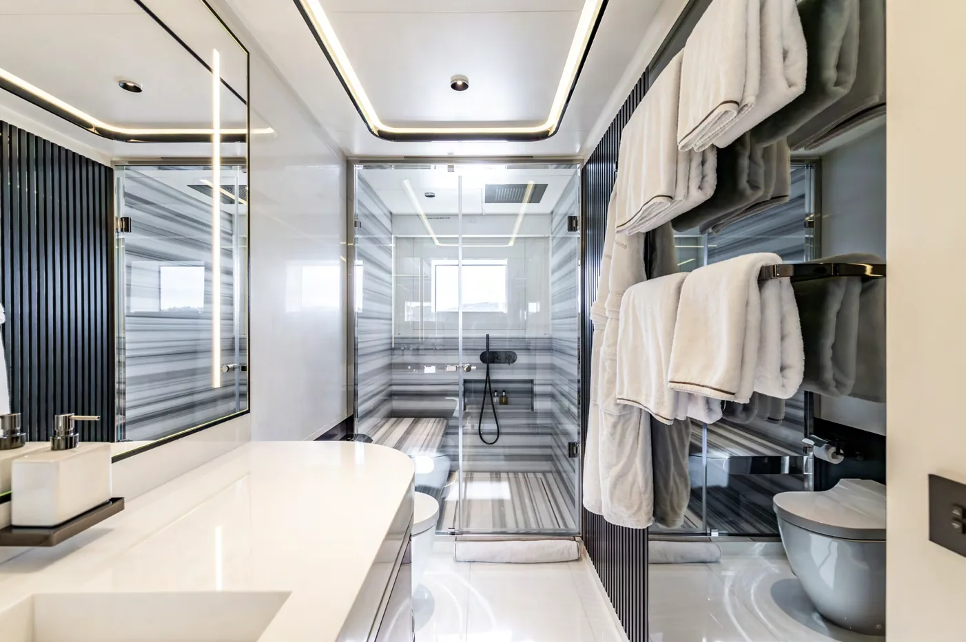 Photo 19 of yacht Felicita - Mangusta Oceano 50 charter superyacht