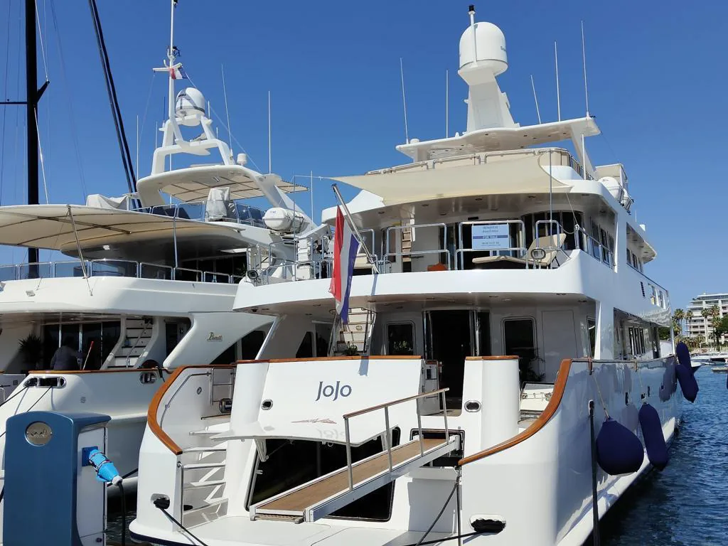 Photo 3 of yacht Jojo - Feadship-style classic 40m