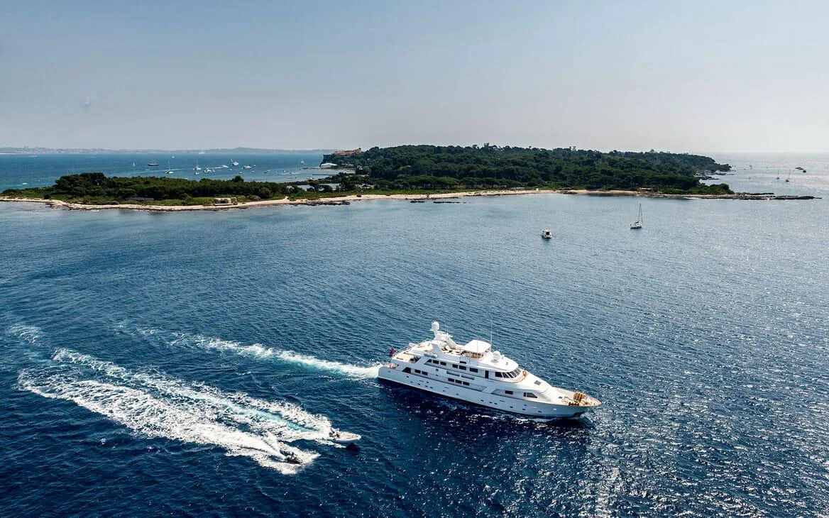 Photo 16 of yacht Jojo - Feadship-style classic 40m