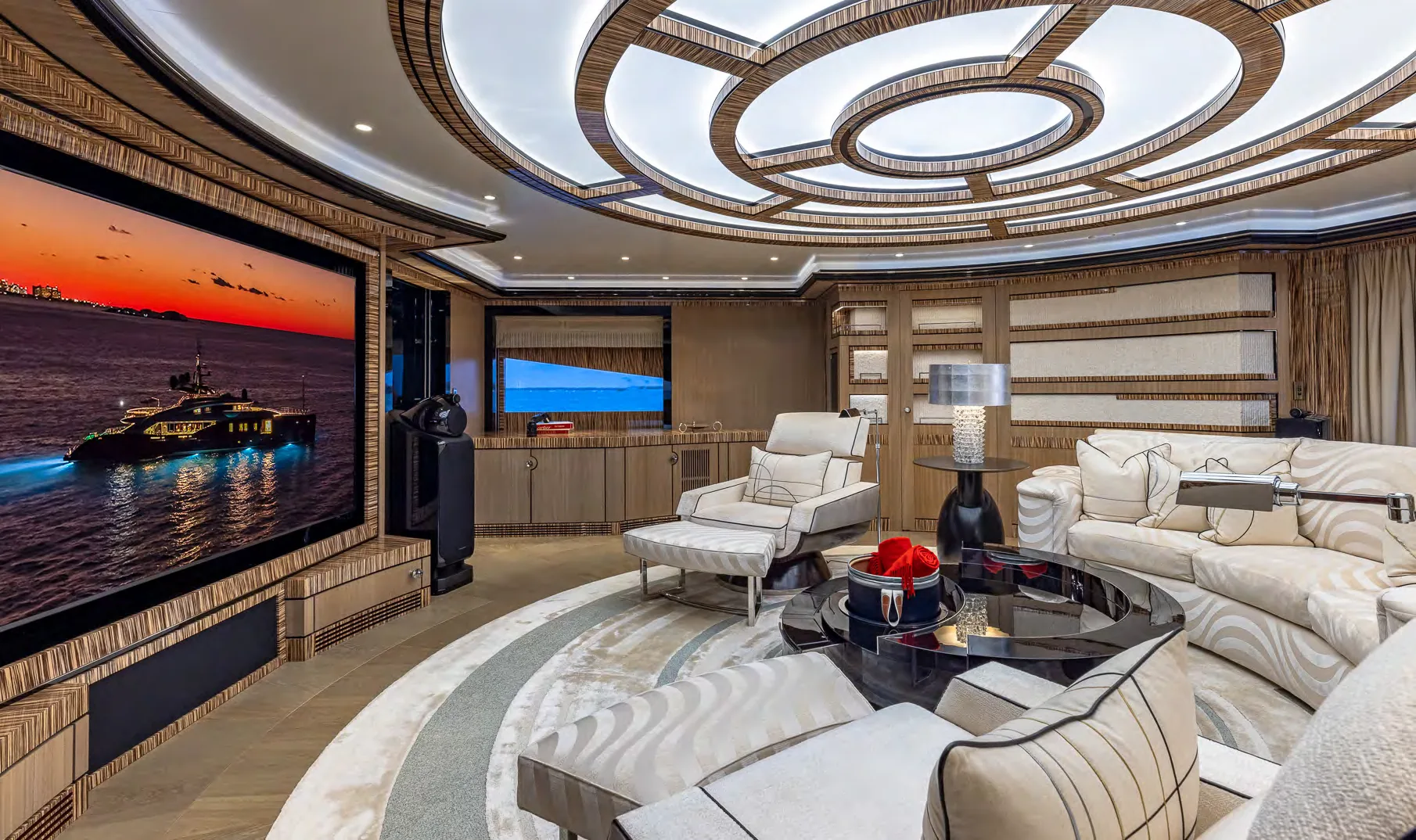 Beach set up complet du yacht OKTO pour journées beach club