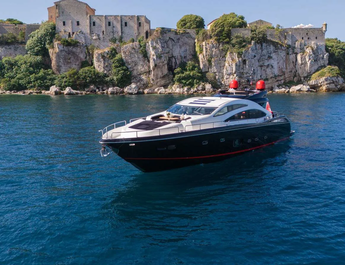 Palumba - Sunseeker Predator 84 for charter from Cannes