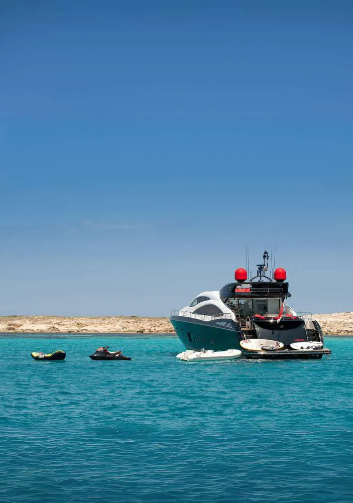 Photo 2 of yacht Palumba - Sunseeker Predator 84