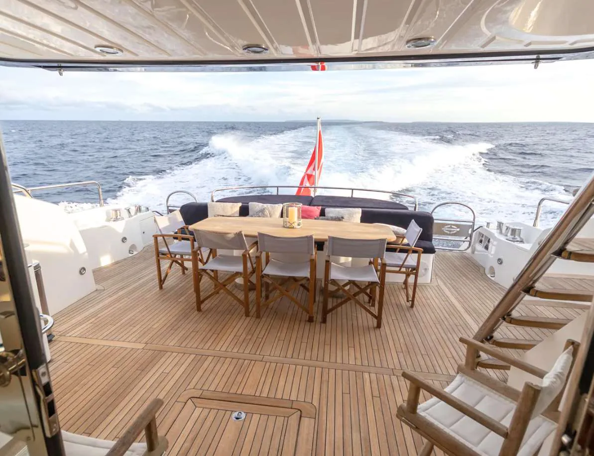 Photo 3 of yacht Palumba - Sunseeker Predator 84