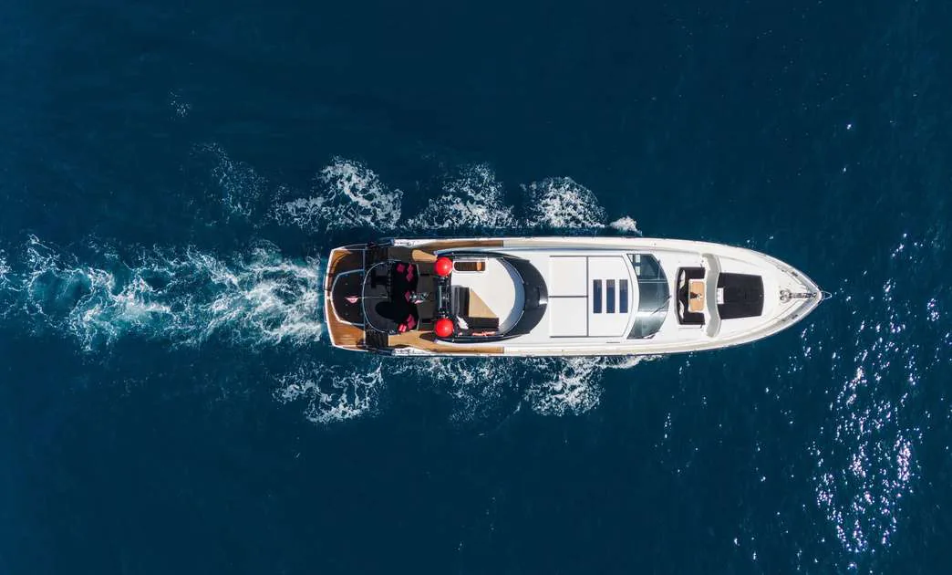Photo 4 of yacht Palumba - Sunseeker Predator 84