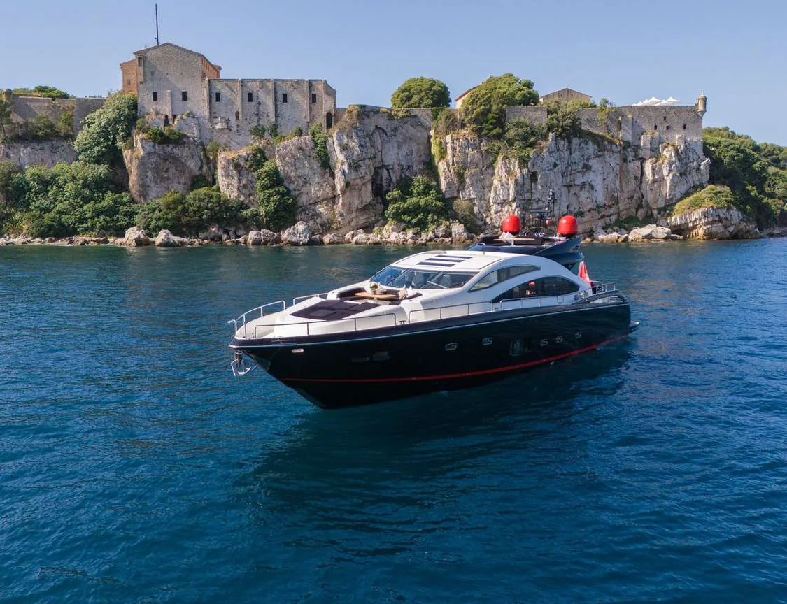 Photo 6 of yacht Palumba - Sunseeker Predator 84