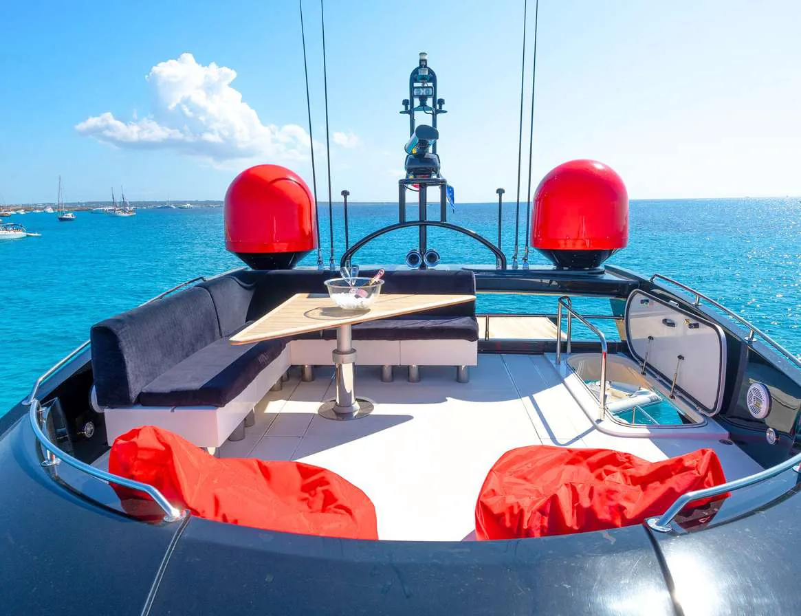 Photo 12 of yacht Palumba - Sunseeker Predator 84