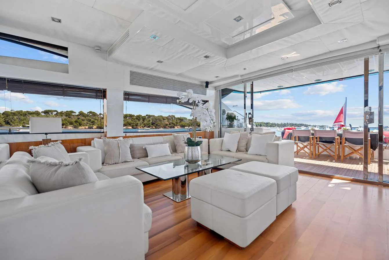Photo 16 of yacht Palumba - Sunseeker Predator 84