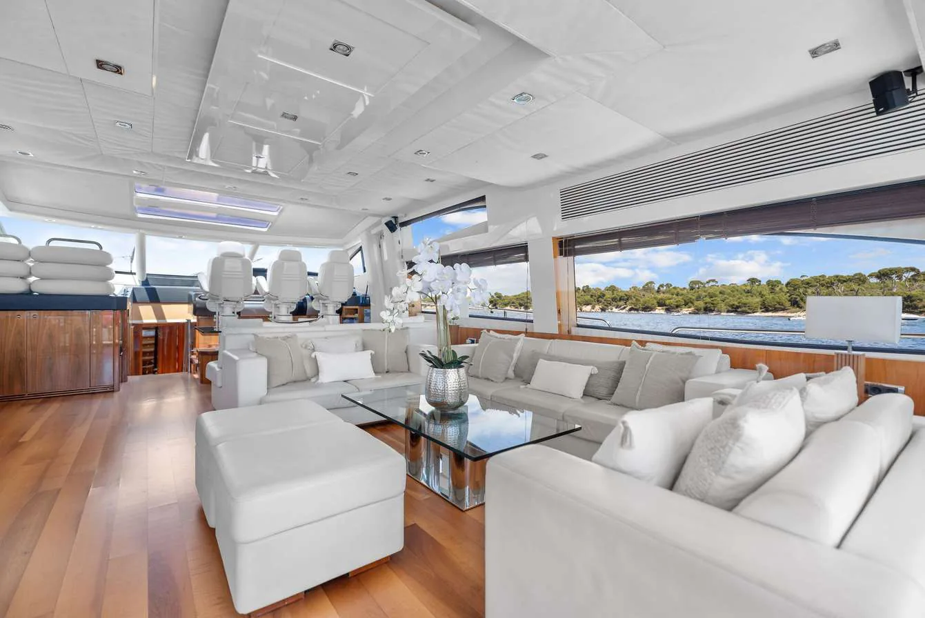 Photo 17 of yacht Palumba - Sunseeker Predator 84
