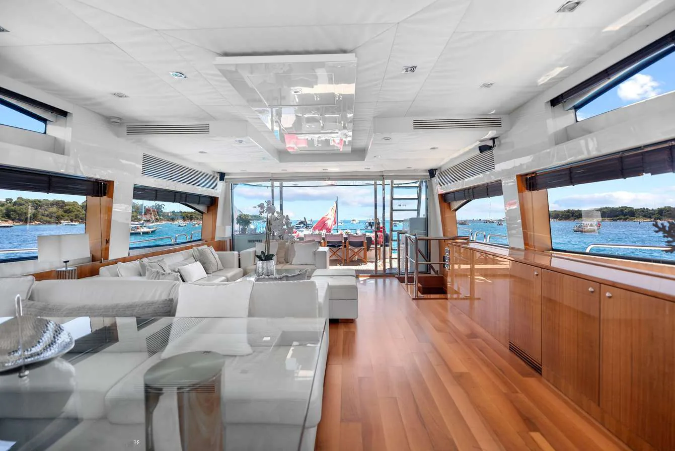 Photo 19 of yacht Palumba - Sunseeker Predator 84