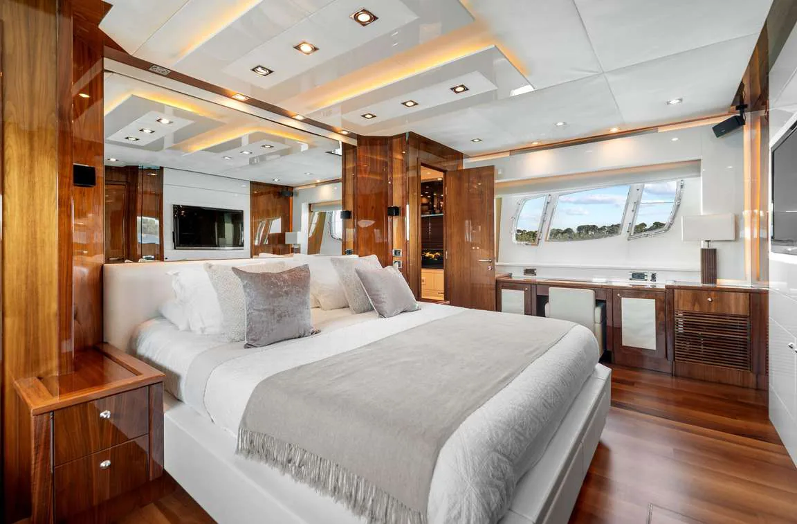 Photo 22 of yacht Palumba - Sunseeker Predator 84