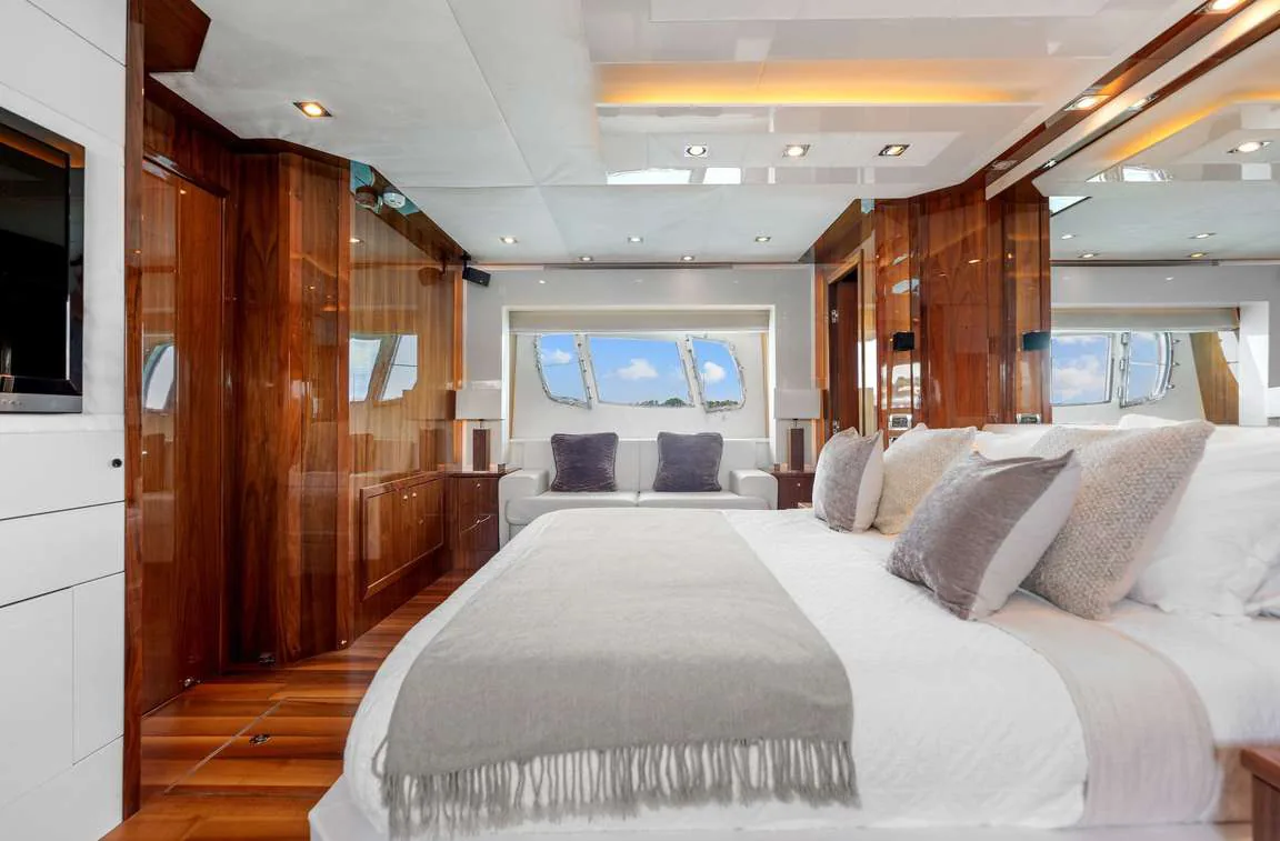 Photo 23 of yacht Palumba - Sunseeker Predator 84