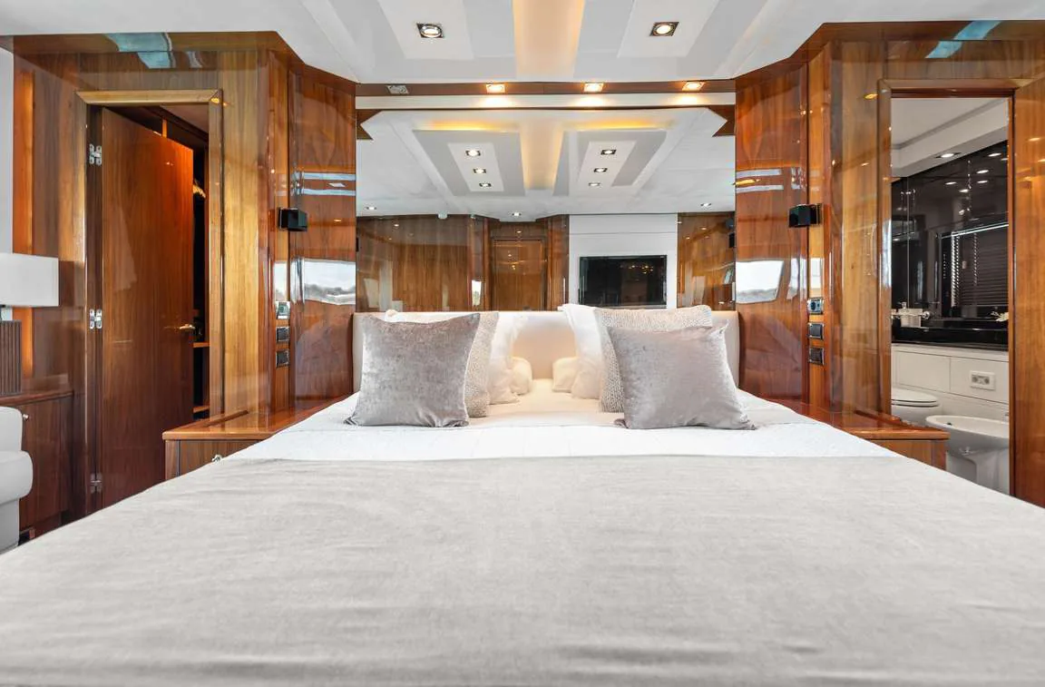 Photo 24 of yacht Palumba - Sunseeker Predator 84