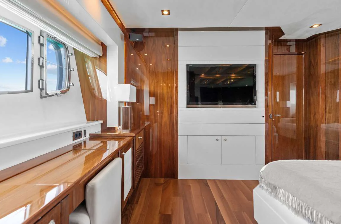 Photo 25 of yacht Palumba - Sunseeker Predator 84