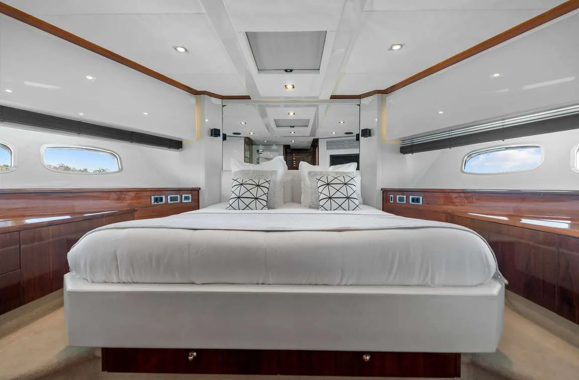 Photo 27 of yacht Palumba - Sunseeker Predator 84
