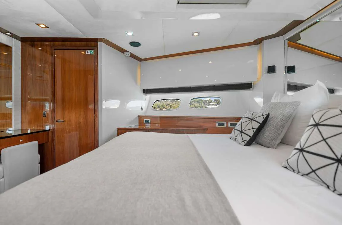 Photo 29 of yacht Palumba - Sunseeker Predator 84