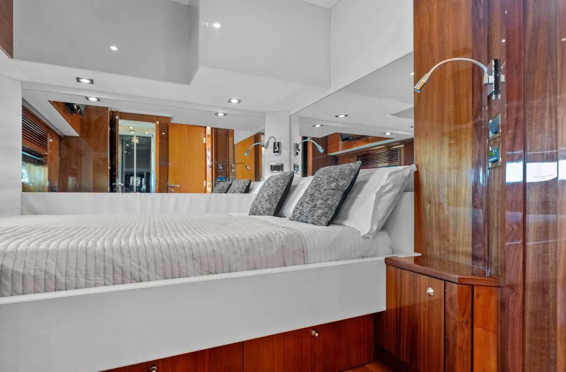 Photo 30 of yacht Palumba - Sunseeker Predator 84