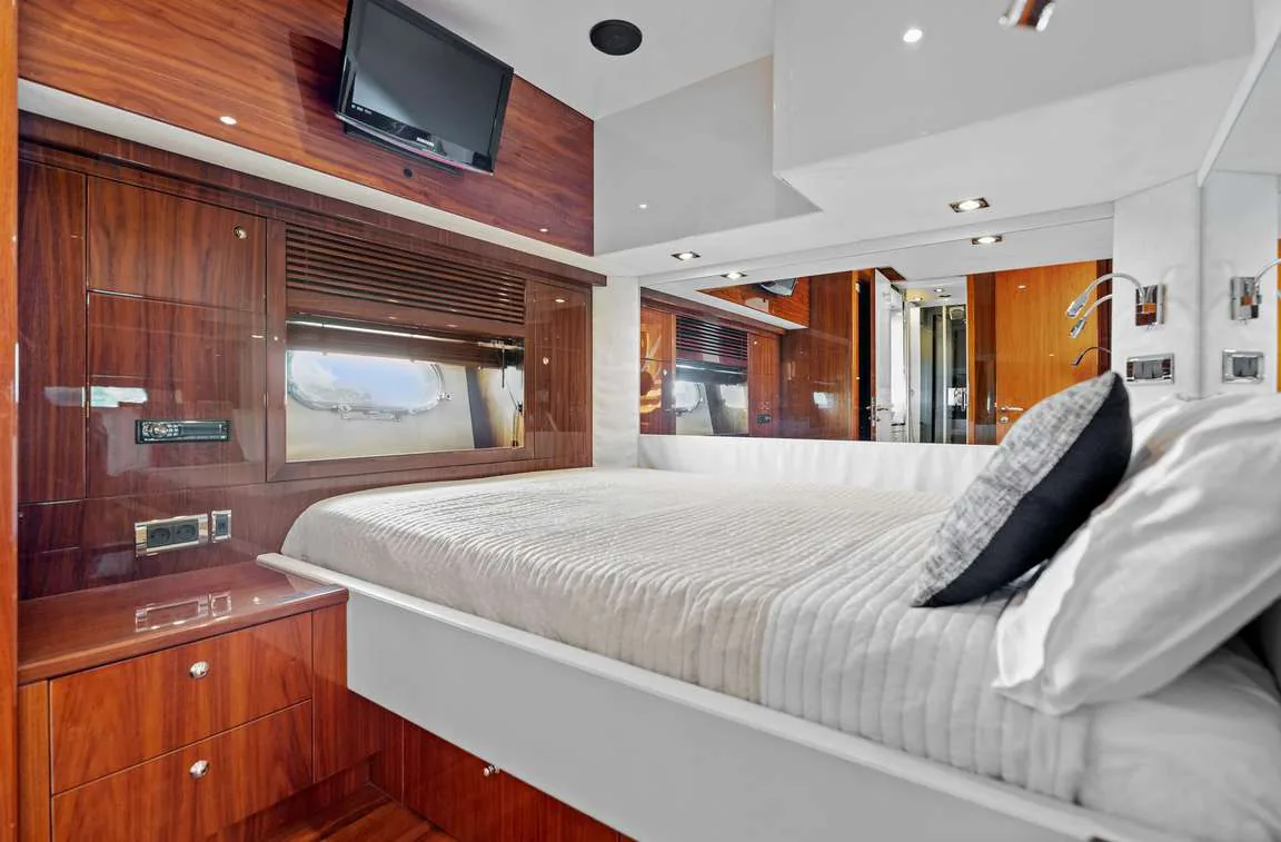 Photo 31 of yacht Palumba - Sunseeker Predator 84