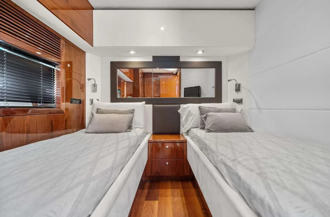 Photo 32 of yacht Palumba - Sunseeker Predator 84