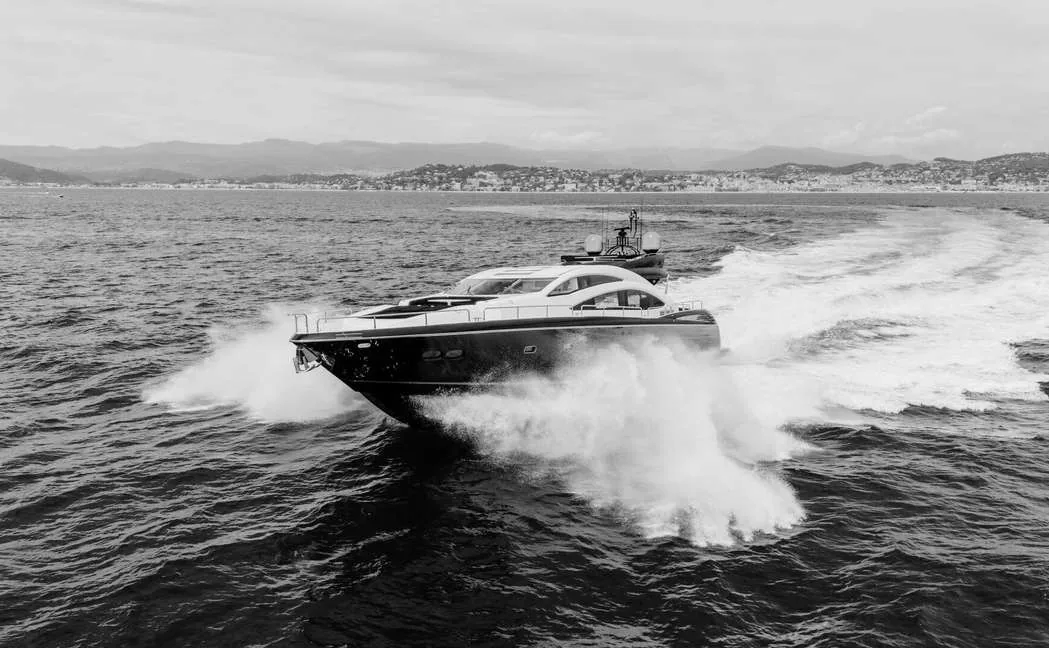 Photo 34 of yacht Palumba - Sunseeker Predator 84