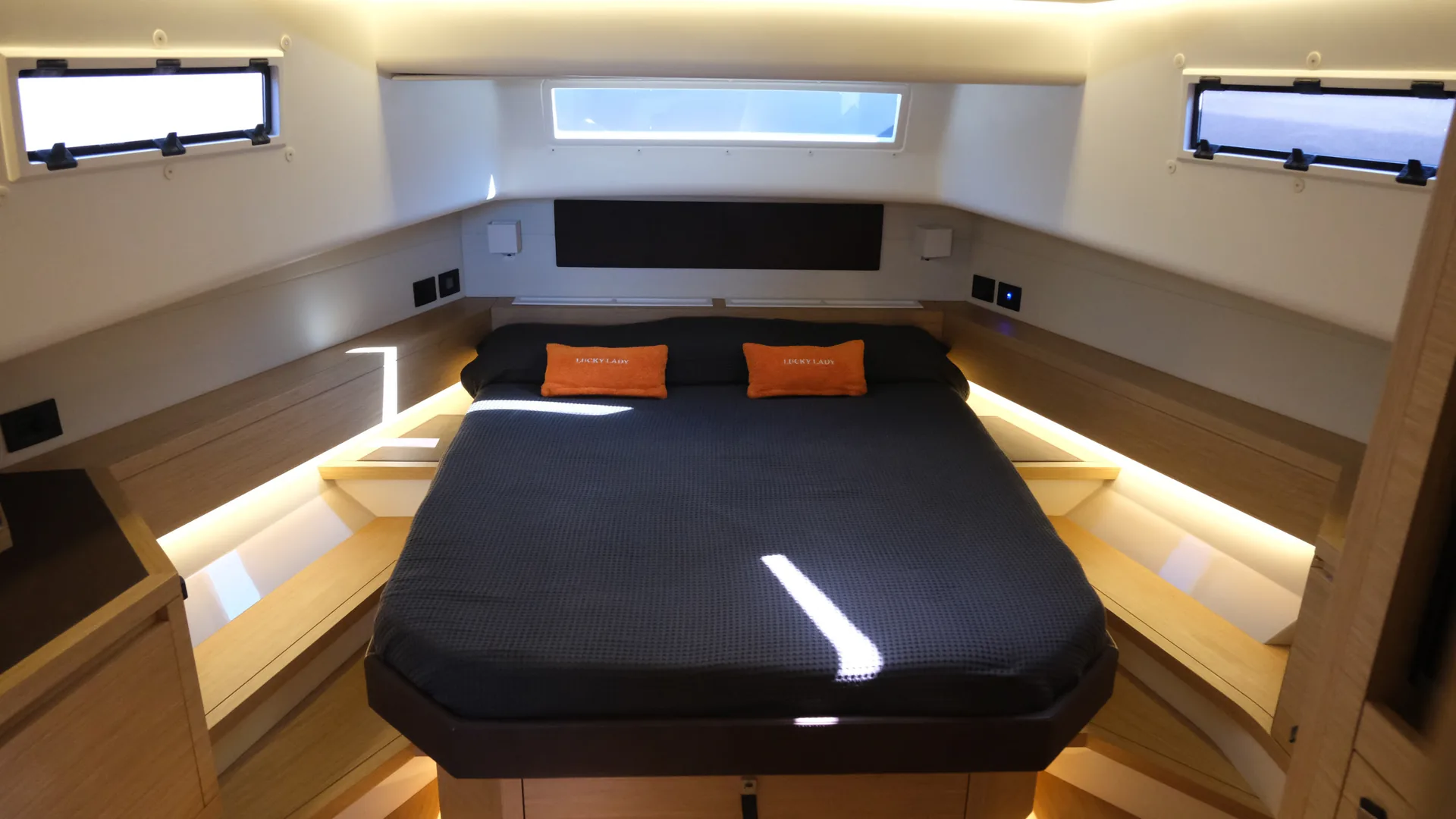 Photo 15 of yacht Pardo 50 - Pardo Yachts 16m walkaround
