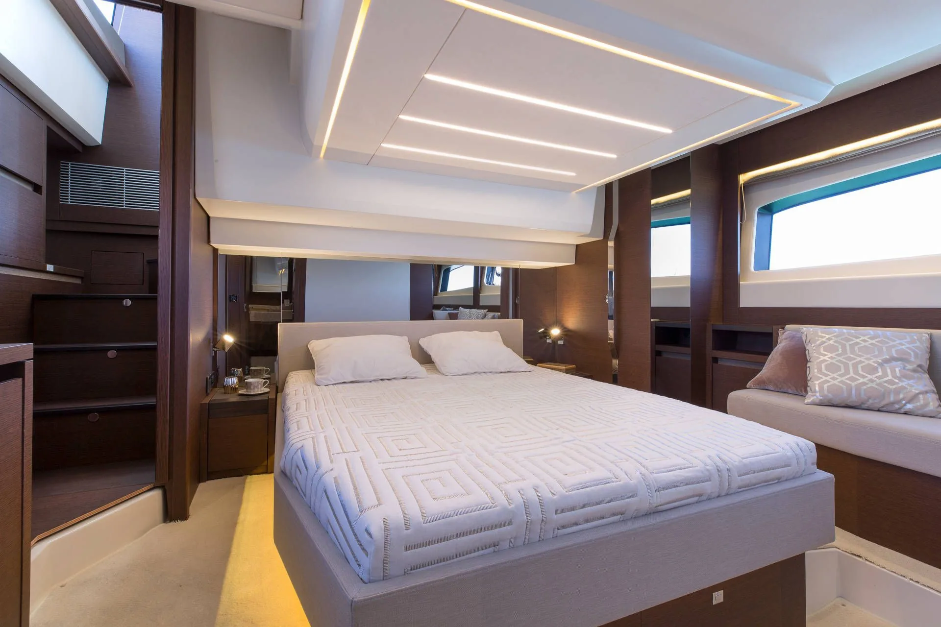 Photo 5 of yacht Prestige 520 Fly - Prestige 520 Fly flybridge