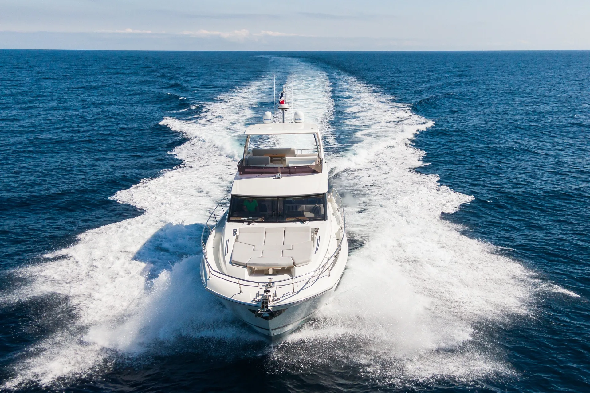 Photo 2 of yacht Prestige 590 - Prestige 590 flybridge 2020