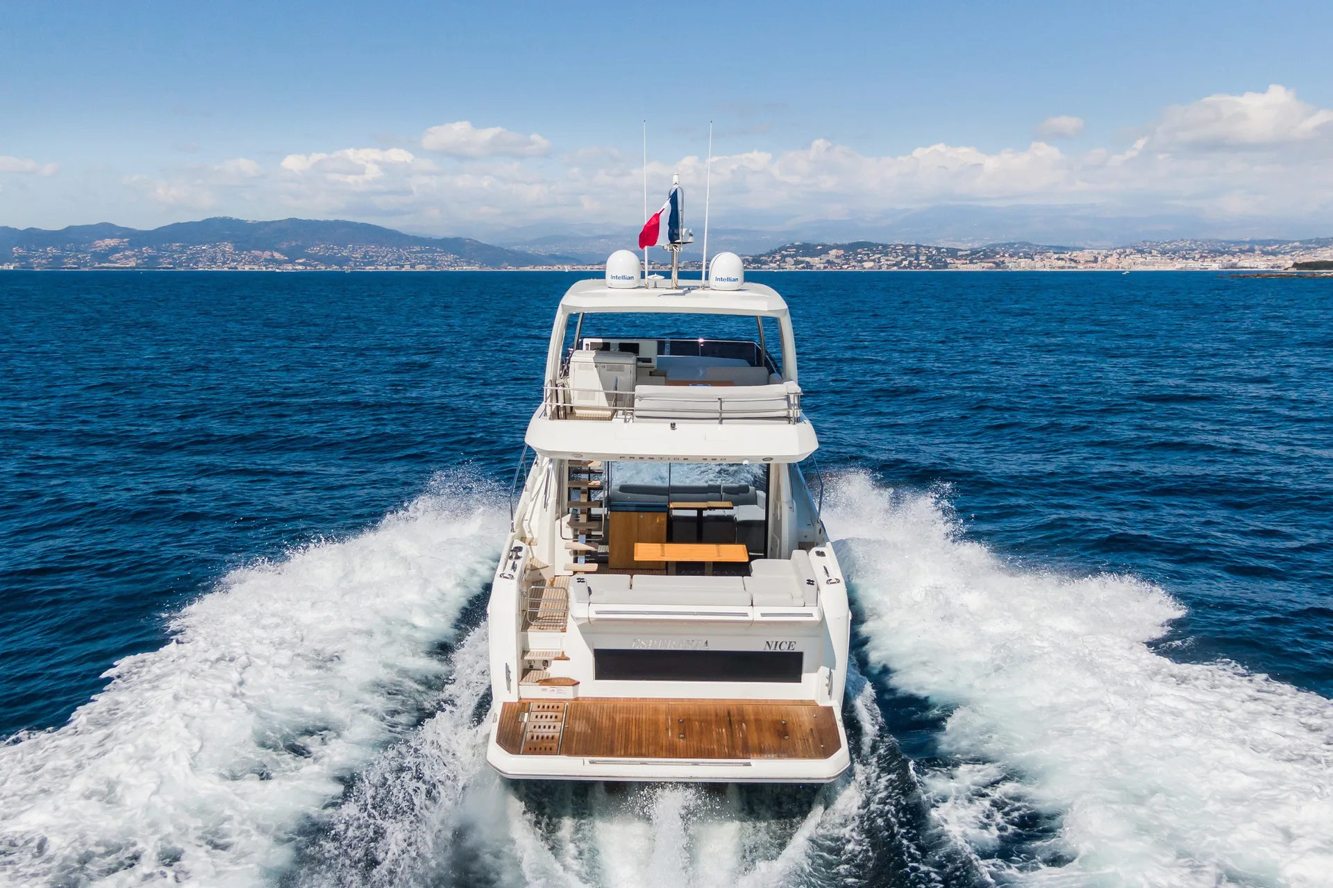 Photo 3 of yacht Prestige 590 - Prestige 590 flybridge 2020