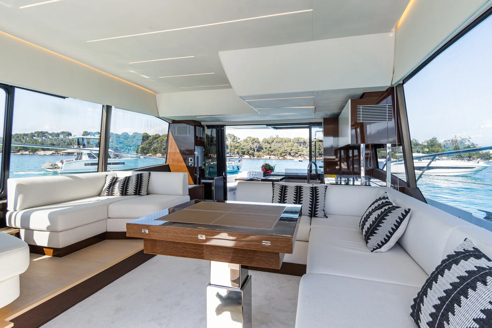 Photo 6 of yacht Prestige 590 - Prestige 590 flybridge 2020