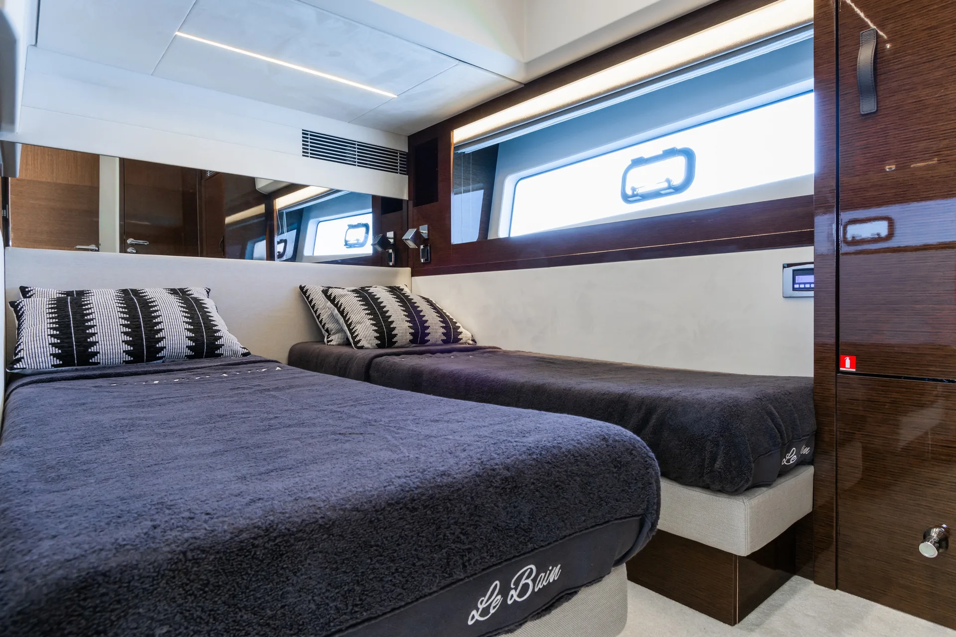 Photo 10 of yacht Prestige 590 - Prestige 590 flybridge 2020